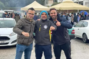 (ΦΩΤΟΣ/ΒΙΝΤΕΟ) Σουβλάκι, ποτό και συνθήματα, πριν την Ανόρθωση