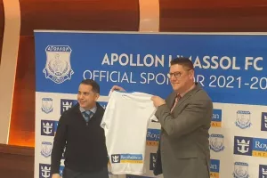 Έδωσαν τα χέρια... και το deal στην φανέλα του Απόλλωνα! (φώτος)