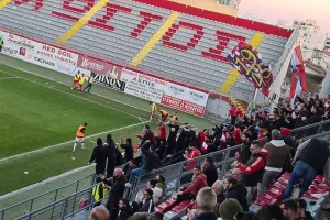 Λαός... για τα σαλόνια!
