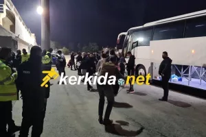 ΦΩΤΟΣ/Στο γήπεδο οι οπαδοί της Πάφου