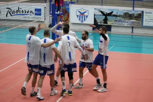 Εύχεται νίκη στο ντέρμπι