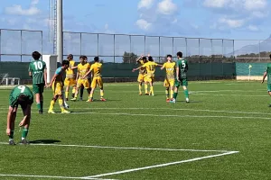 Γαλαζοκίτρινο το ντέρμπι Κ16