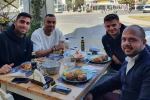 Ανορθωσιάτικο τραπέζι!