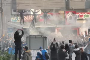 Κοσμοσυρροή έξω από τη Δυτική για την αποστολή του Απόλλωνα! (βίντεο/φώτος)
