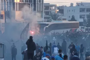 Περικύκλωσαν το λεωφορείο οι Απολλωνίστες, "άντε γεια πρωτάθλημα ξανά!" (βίντεο/φώτος)