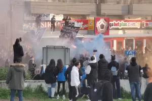 Κοσμοσυρροή έξω από τη Δυτική για την αποστολή του Απόλλωνα! (βίντεο/φώτος)