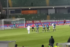 Onfield review, πέναλτι και 2-2 ο Λάζαρος! 