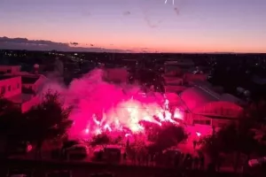 ΘΥΡΑ 1: "Τώρα παίζει μπάλα ο κόσμος!" (Ραντεβού στο Τσίρειο)