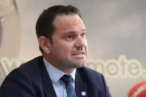 Ίσα δικαιώματα/Σπύρος