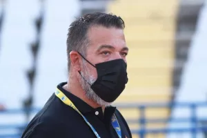 Πετεβίνος/"Κρατά γερά Ράμπο"