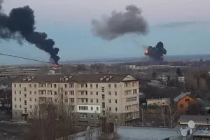 (ΒΙΝΤΕΟ) Κατελήφθη το αεροδρόμιο στο Κίεβο – Καίγεται η Υπηρεσία Πληροφοριών