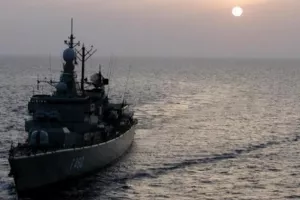 Τουρκικό πλοίο χτυπήθηκε από οβίδα 