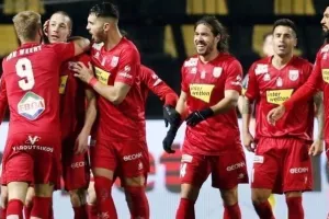Υψώνει κι άλλο μπόι κόντρα στους μεγάλους και ονειρεύεται... εξάδα