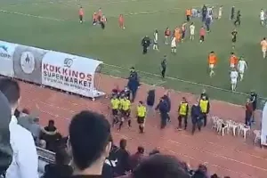 Έντονες αποδoκιμασίες σε Αναστάση