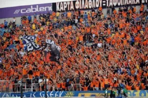 Πορτοκαλί/"Για να εισαι οπαδός πρέπει πρώτα να φοράς παντελόνια και να είσαι ΜΑΓΚΑΣ"