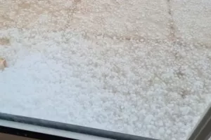 (ΒΙΝΤΕΟ) Ξαφνική... χαλαζόπτωση