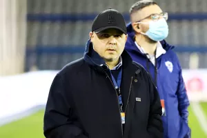 Ξέρει / Χαμπουλλάς