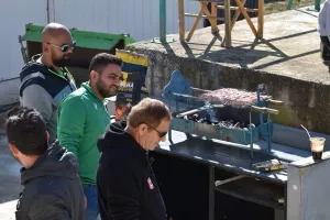 Σουβλάκια στο γήπεδο!/Όμορφες εικόνες, αγνό ποδόσφαιρο