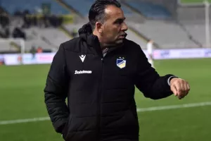 ΑΠΟΕΛ - ΑΕΚ: Την κέρδισε και την… έπιασε στην 2η θέση! (Φώτος)