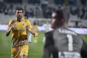 ΑΠΟΕΛ - ΑΕΚ: Την κέρδισε και την… έπιασε στην 2η θέση! (Φώτος)
