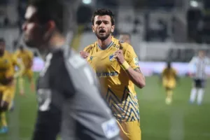 ΑΠΟΕΛ - ΑΕΚ: Την κέρδισε και την… έπιασε στην 2η θέση! (Φώτος)