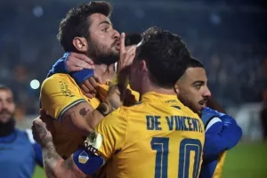 ΑΠΟΕΛ - ΑΕΚ: Την κέρδισε και την… έπιασε στην 2η θέση! (Φώτος)