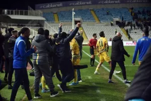 ΑΠΟΕΛ - ΑΕΚ: Την κέρδισε και την… έπιασε στην 2η θέση! (Φώτος)