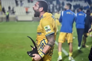 ΑΠΟΕΛ - ΑΕΚ: Την κέρδισε και την… έπιασε στην 2η θέση! (Φώτος)