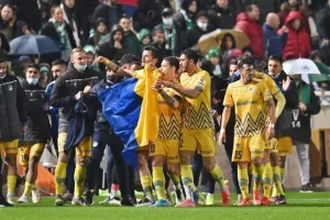 Ομόνοια - ΑΠΟΕΛ: Γαλαζοκίτρινο το... απίθανο "αιώνιο"!! (φώτος)