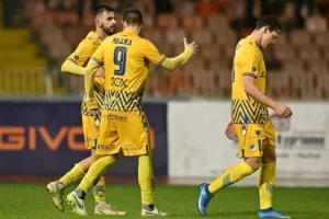 ΠΑΕΕΚ - ΑΠΟΕΛ: Χαλάζι, απουσίες, διπλό! (φώτος)