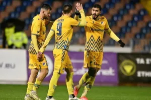 ΠΑΕΕΚ - ΑΠΟΕΛ: Χαλάζι, απουσίες, διπλό! (φώτος)
