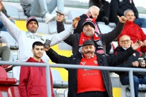 Νέα Σαλαμίνα - Ακρίτας: Πήρε το ντέρμπι, έβαψε κόκκινη την κορυφή! 