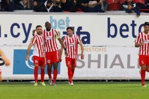 Νέα Σαλαμίνα - Ακρίτας: Πήρε το ντέρμπι, έβαψε κόκκινη την κορυφή! 