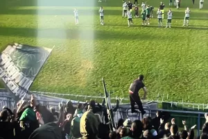 Μαζική παρουσία και ωραία ατμόσφαιρα από τη Θύρα 9 (φώτος)