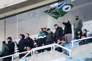 Δεν φεύγουν...