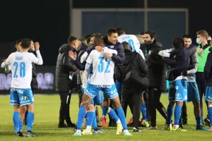 Παίζει... μπάλα σε 2 γήπεδα!