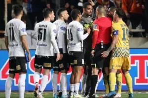 ΑΠΟΕΛ - ΑΕΚ: Την κέρδισε και την… έπιασε στην 2η θέση! (Φώτος)