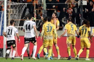 ΑΠΟΕΛ - ΑΕΚ: Την κέρδισε και την… έπιασε στην 2η θέση! (Φώτος)