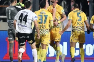 ΑΠΟΕΛ - ΑΕΚ: Την κέρδισε και την… έπιασε στην 2η θέση! (Φώτος)