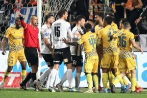 ΑΠΟΕΛ - ΑΕΚ: Την κέρδισε και την… έπιασε στην 2η θέση! (Φώτος)