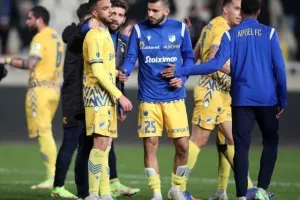 ΑΠΟΕΛ - ΑΕΚ: Την κέρδισε και την… έπιασε στην 2η θέση! (Φώτος)