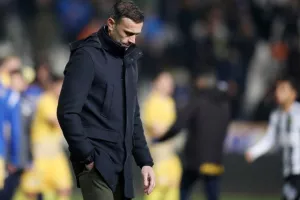 ΑΠΟΕΛ - ΑΕΚ: Την κέρδισε και την… έπιασε στην 2η θέση! (Φώτος)