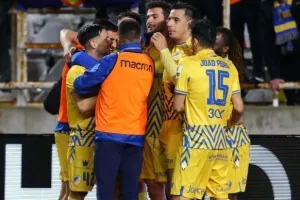 Ομόνοια - ΑΠΟΕΛ: Γαλαζοκίτρινο το... απίθανο "αιώνιο"!! (φώτος)