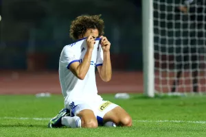 Απαρηγόρητος ο Ουάρντα, τον σήκωσαν οι συμπαίκτες του (φώτος)