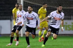 ΠΑΕΕΚ - ΑΠΟΕΛ: Χαλάζι, απουσίες, διπλό! (φώτος)