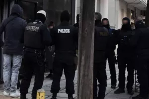 Έφοδος της αστυνομίας σε 21 συνδέσμους - Τρεις συλλήψεις