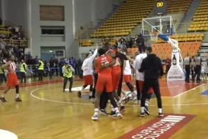 Η ερυθρόλευκη... παρακάμερα!