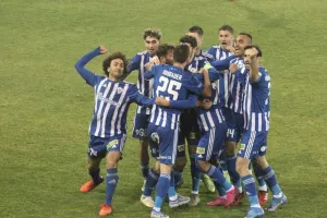 ΦΩΤΟΣ/“Τρελάθηκε” στο 2-1 ο “Χαμπίμπι”!