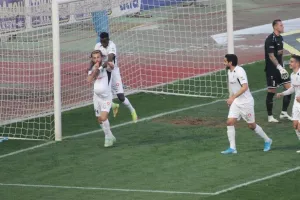 ΦΩΤΟΣ/Η βολίδα του Εμπραλίτζε και η… όμορφη αφιέρωσή του
