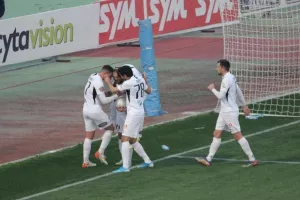 ΦΩΤΟΣ/Η βολίδα του Εμπραλίτζε και η… όμορφη αφιέρωσή του